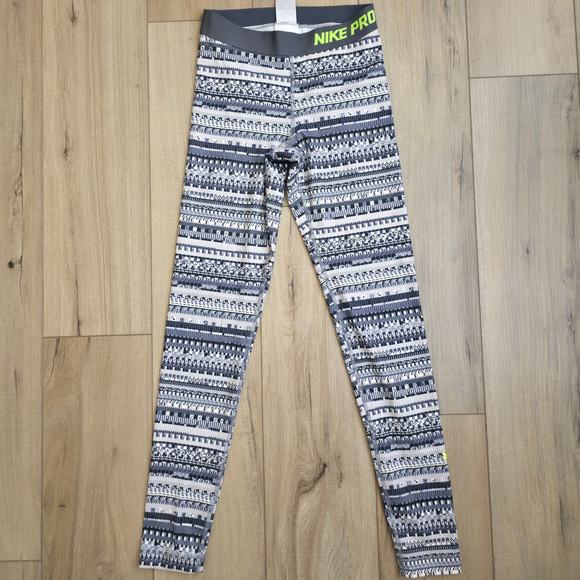 Nike Pro Striped 8 Bit Fair Isle Black/White Workout Tights Women Sz S 683717 - Picture 5 of 9